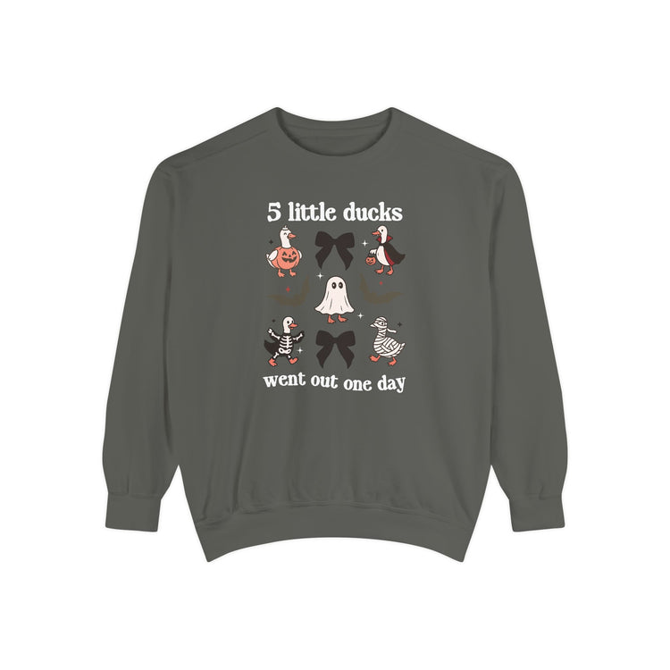 5 little spooky ducks comfort colors crewneck