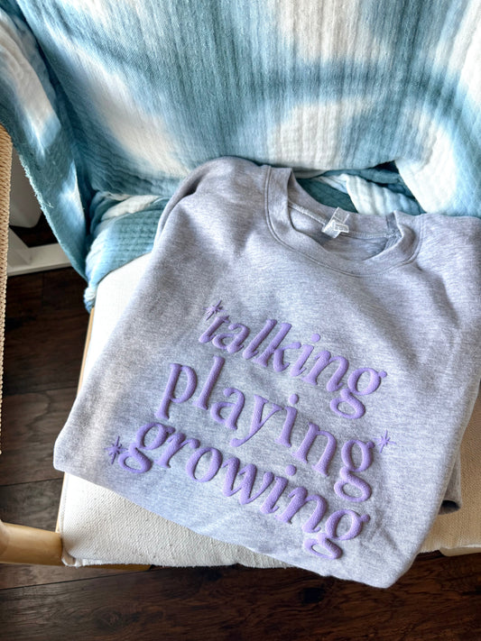 talking, playing, growing! PUFF-PRINT balloon-sleeve lightweight crewneck